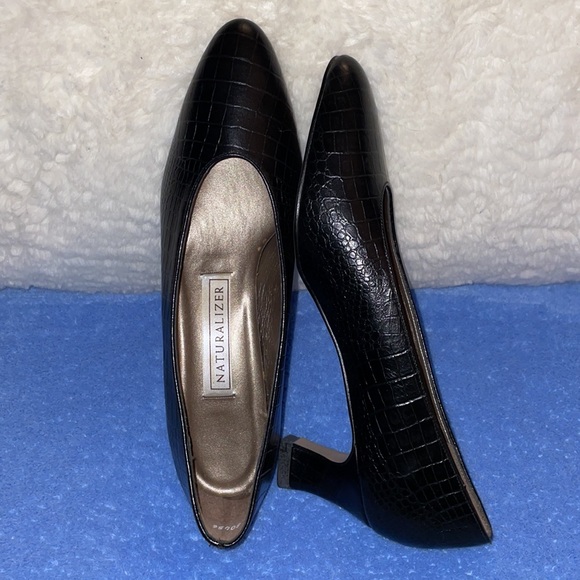 NWT NATURALIZER Women’s Angie Black Dress Shoes. 2” heel. - Picture 6 of 14